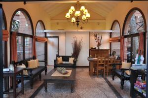 a living room with a table and chairs and a chandelier at Apart Hotel Las Hadas Carilo in Carilo
