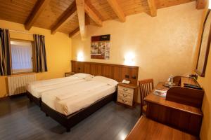 Postel nebo postele na pokoji v ubytování Hotel Bernina