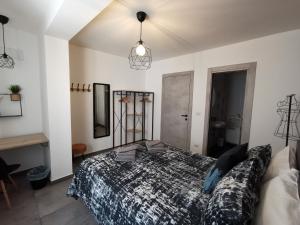 A bed or beds in a room at The black dog house