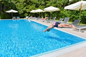 Bazén v ubytování Hotel Venezia nebo v jeho okolí