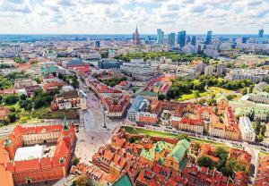 Nespecifikovaný výhled na destinaci Varšava nebo výhled na město při pohledu z apartmánu