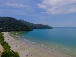 an aerial view of a beach with people on it at Pousada Chalés do Julião in Ubatuba