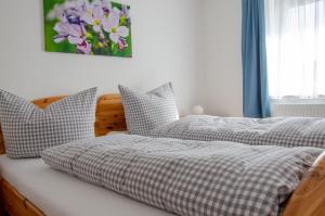 Postel nebo postele na pokoji v ubytování Hotel Gasthof Altmann