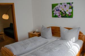 Postel nebo postele na pokoji v ubytování Hotel Gasthof Altmann