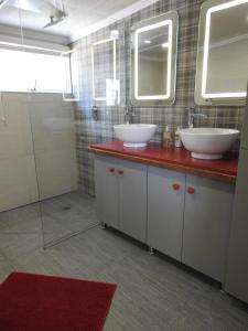 a bathroom with two sinks and a shower at Kango 10 in Hartenbos