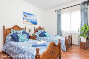 Posteľ alebo postele v izbe v ubytovaní VILLA CAN JAUME + 37 fotografií