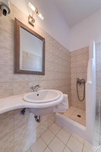 A bathroom at Opalio Apartments