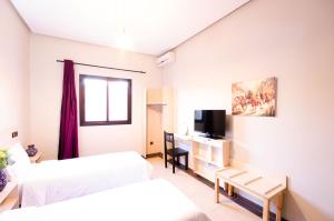 TV a/nebo společenská místnost v ubytování INOU Hotel