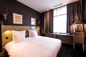מיטה או מיטות בחדר ב-Hotel Les Nuits