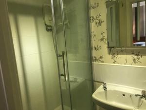 a bathroom with a shower and a sink and a mirror at The Kings Arms (Scalford) in Melton Mowbray