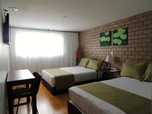 Postel nebo postele na pokoji v ubytování Hotel Portal de Milán
