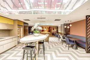 a dining room with a table and chairs at Mercure Paris Arc de Triomphe Etoile in Paris