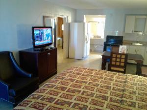 Gallery image of Express Inn & Suites - 5 Miles from St Petersburg Clearwater Airport in Clearwater