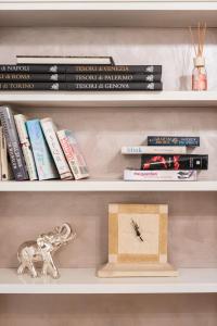 The library in Az apartmant