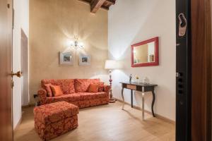 A seating area at Ghibellina 22 Apartment