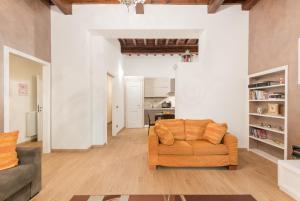 A kitchen or kitchenette at Ghibellina 22 Apartment