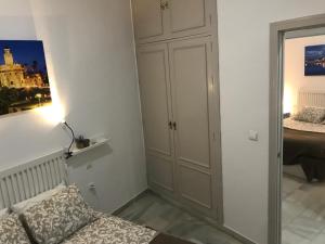 Łóżko lub łóżka w pokoju w obiekcie Santas Patronas Street center