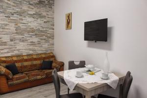 a living room with a table and a couch at Case Vacanze Mare Blu in Castellammare del Golfo