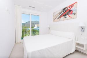 Posteľ alebo postele v izbe v ubytovaní VILLA GRAN LLAG 2 + 19 fotografií