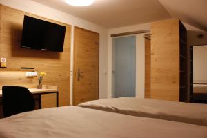 Ein Bett oder Betten in einem Zimmer der Unterkunft Kondrauer Hof