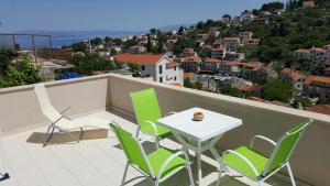 Balkón nebo terasa v ubytování Apartments with sea view
