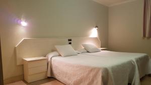 Posteľ alebo postele v izbe v ubytovaní Hotel Aguadoce - Louzao