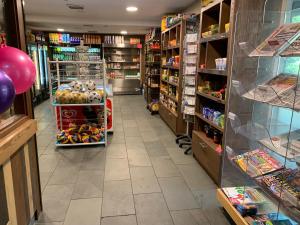 Supermarket nebo jiné obchody v  chaty nebo okolí