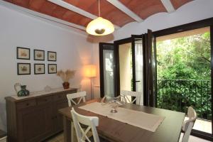 a dining room with a table and chairs and a window at Casa Sierra de Guara in Adahuesca