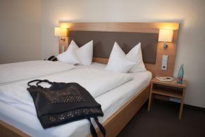 Postel nebo postele na pokoji v ubytování Hotel Kimmig + 35 fotografií