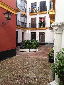 Junto a casa pilatos, Sevilla – Bijgewerkte prijzen 2022