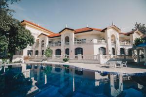 Bazén v ubytování Club Morocco Resort and Country Club nebo v jeho okolí