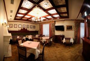 TV a/nebo společenská místnost v ubytování Villa Stanislavskyi Hotel