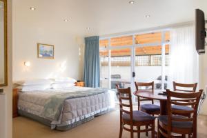 Gallery image of Commodores Lodge in Russell