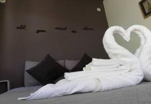 Postel nebo postele na pokoji v ubytování Green Sanctuary Hotel