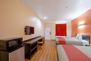 Postel nebo postele na pokoji v ubytování Motel 6-Rhome, TX