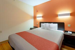 Postel nebo postele na pokoji v ubytování Motel 6-Rhome, TX