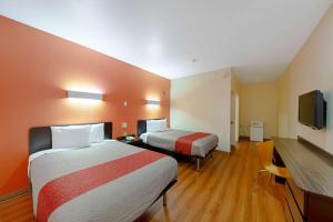 Postel nebo postele na pokoji v ubytování Motel 6-Rhome, TX
