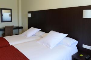 Cama o camas de una habitación en Hotel Santiago Apóstol