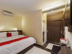 Gallery image of RedDoorz Plus @ Boulevard Panakkukang in Makassar