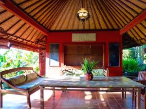 a living room with a table and a couch at Bali Mountain Retreat in Selemadeg