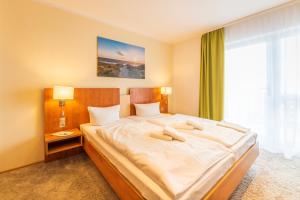 Postel nebo postele na pokoji v ubytování Hotel Königslinie