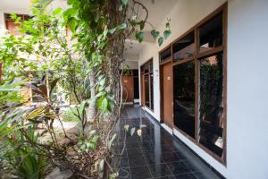 Ogród w obiekcie RedDoorz @ Panglima Sudirman Probolinggo