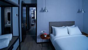 Postel nebo postele na pokoji v ubytování Urban H Hotel