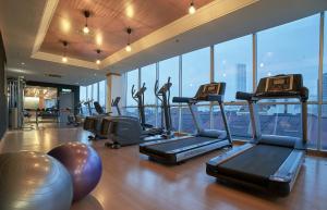 Fitness centrum a/nebo fitness zařízení v ubytování Urban H Hotel