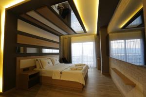 Postel nebo postele na pokoji v ubytování Burhaniye Marina Boutique Hotel + 33 fotografií