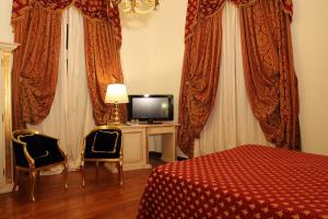 TV a/nebo společenská místnost v ubytování Hotel Columbia Wellness & Spa