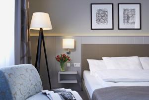 Postel nebo postele na pokoji v ubytování Sachsenpark-Hotel