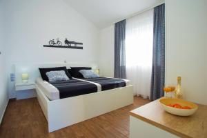 Postel nebo postele na pokoji v ubytování Villa Kata Razanj