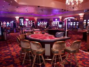 Loungen eller baren på Queens Casino and Hotel