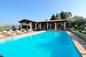 Bazén v ubytování Residence Casa Torretta nebo v jeho okolí